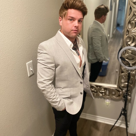 Meet your Posher, Mundo - Picture 3 of 12